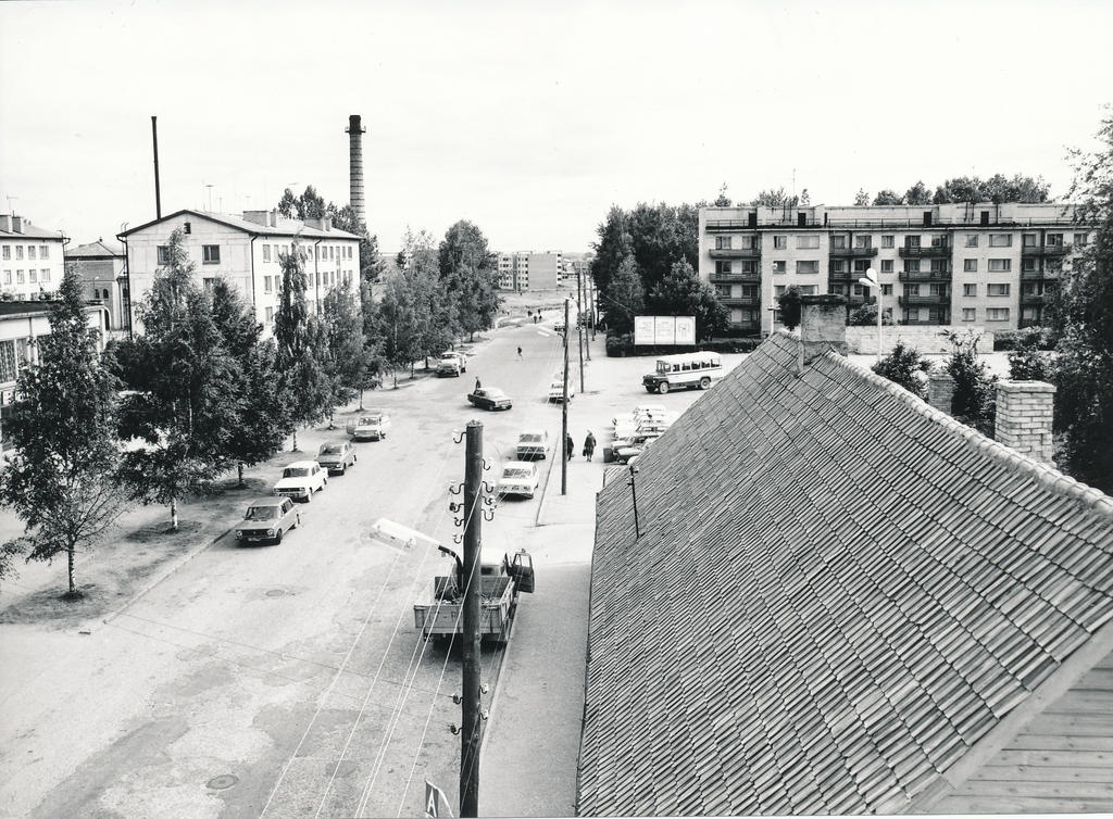 Foto. Võru.  Pioneeride (Vabaduse) tn. suunaga Vilja tänava poole augustis 1982.a.