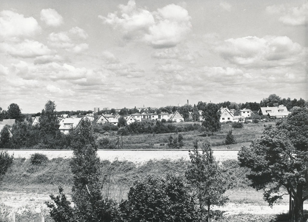 Foto. Võru. Raudtee, Võlsi elamurajoon augustis 1982.a.
