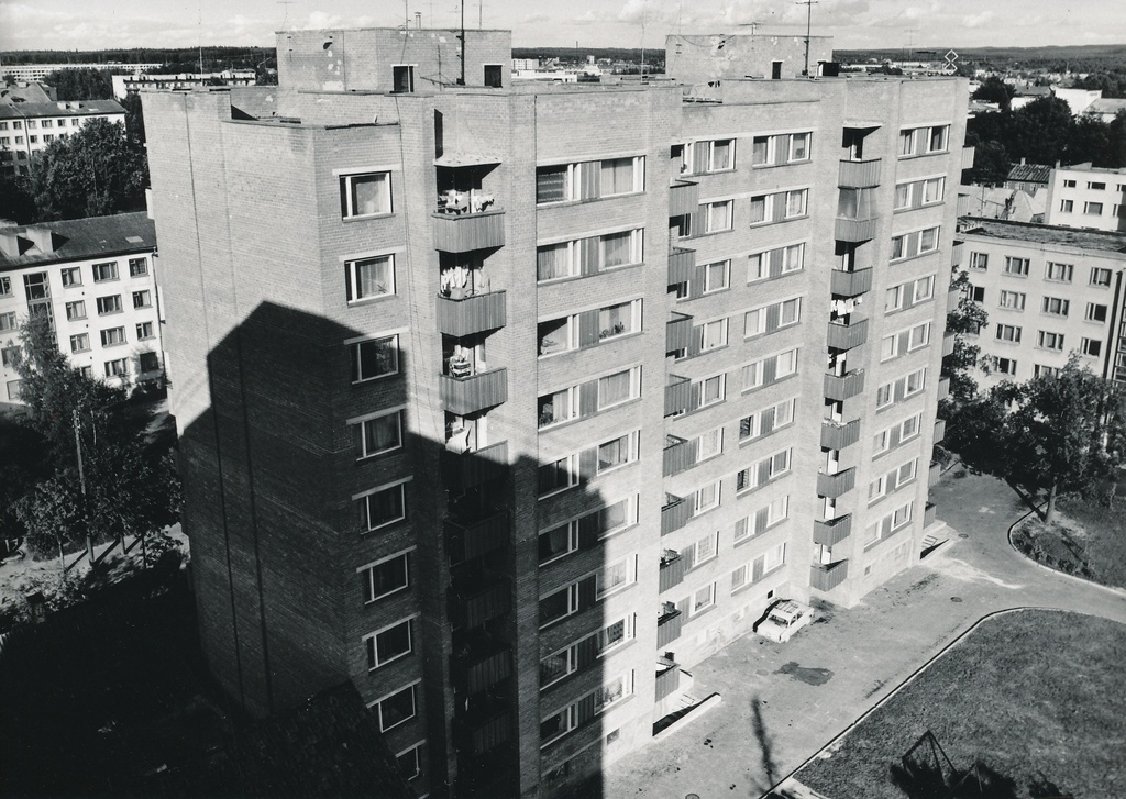 Foto. Võru. Kreutzwaldi tn.  22 elamu  augustis 1982