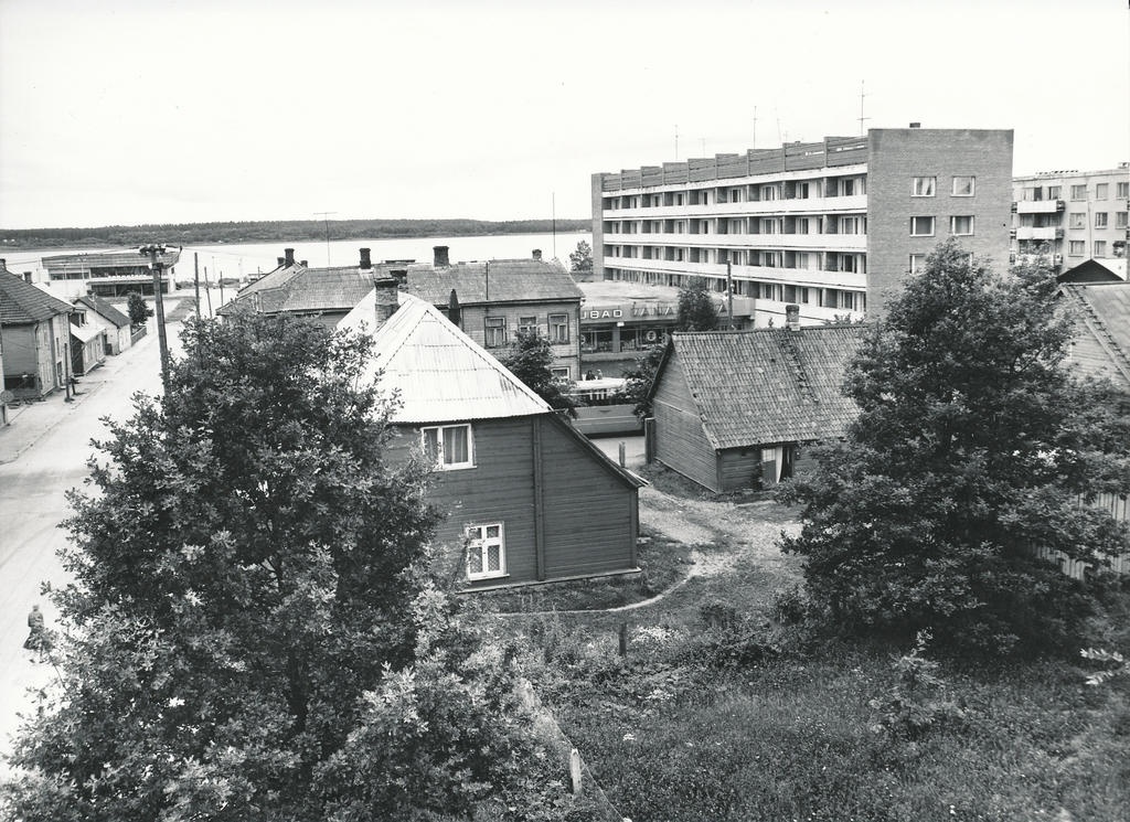 Foto. Võru. Kreutzwaldi ja PIoneeride tn. ristmik augustis 1982