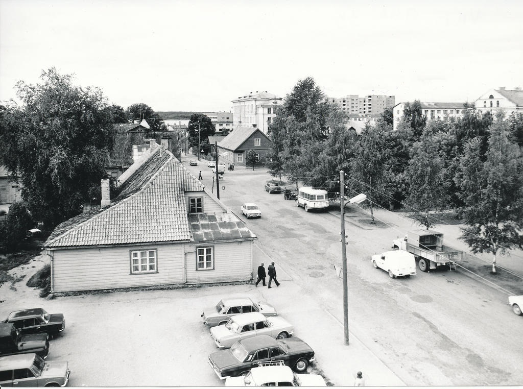 Foto. Võru. Hooned Pioneeride (Vabaduse) tänaval augustis 1982.a.