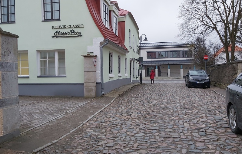 Eduard Tamburi ja Aleksei Olli töökojas "Mehaanik" veoauto "Chevrolet" baasil valmistet tuletõrjerauto. rephoto