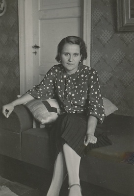 Foto. Lisette Horn. 1936.  similar photo