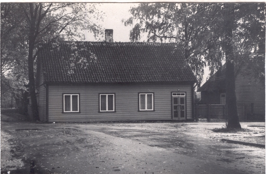 Foto Heakorrastatud maja Petseri t. 31  1983.a. kevadel.