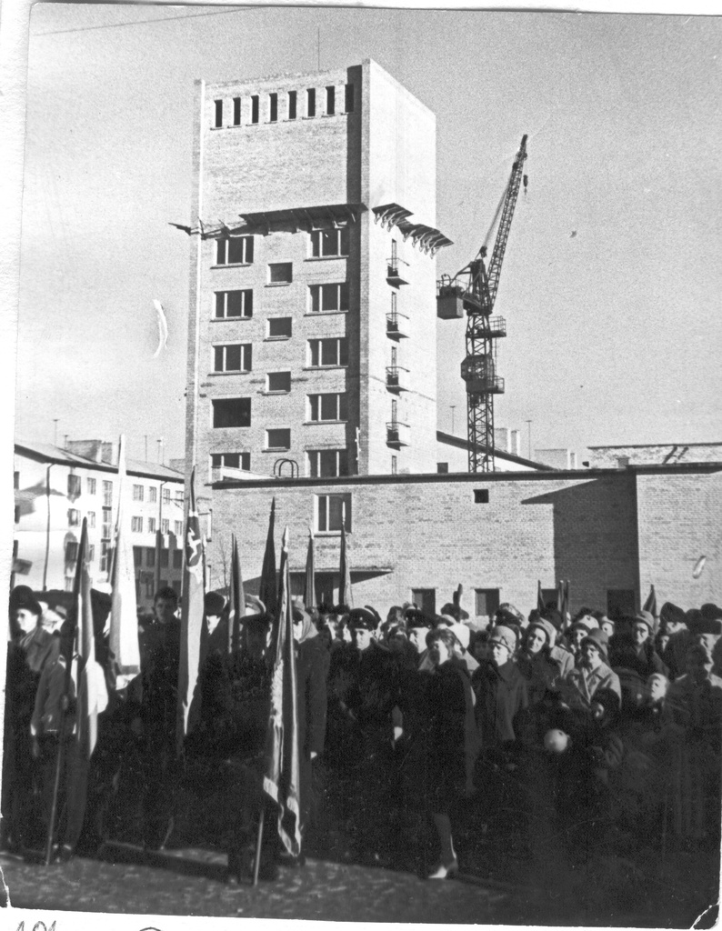 Foto Paraadiväljak restoran Võru esisel platsil Võidu väljakul  1983.a.
