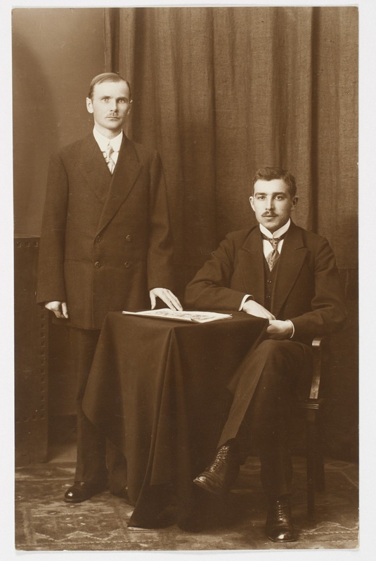 Gustav Vilbaste sõbraga