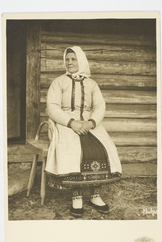 Rahvariides naine, Muhu