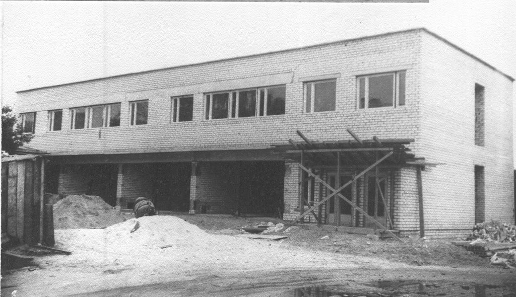 Foto Kontorihoone ehitamine Põllumajandusvalitsuse õulele Rimmi (Liiva ) t. 11 , 1982. sügisel.