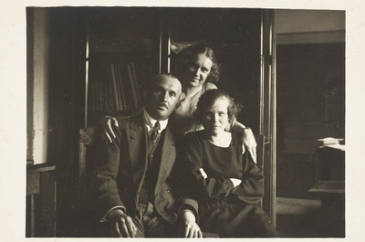 ERM, Aia tänav - kantseleitöötajad E. Lindsi, L. Voist, A. Kurvits  similar photo