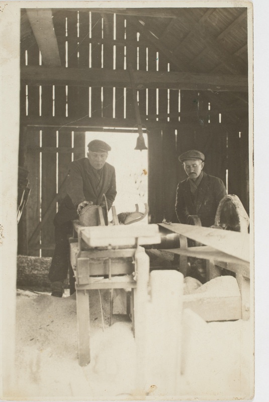 Sindlisaagimine Seliste veskis - Sindlisaagija Paul Tõnisso, Tõlli küla Kivimäe talu peremees