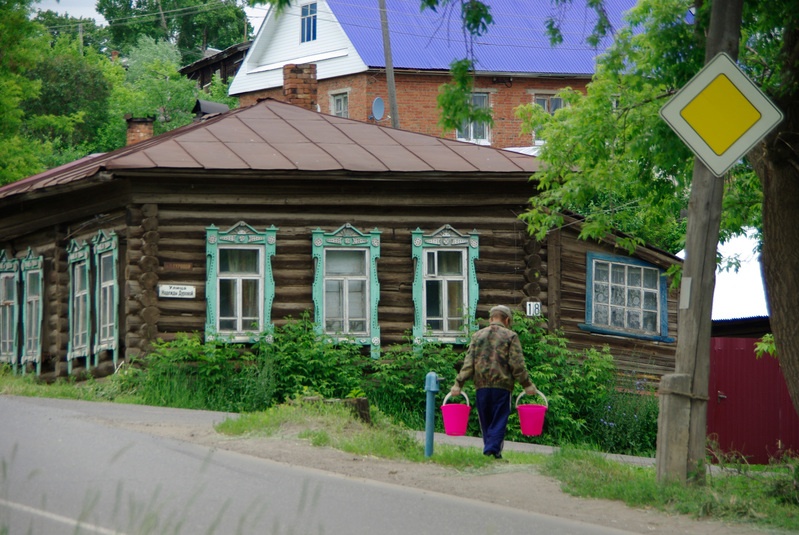 Sarapul. Veekandja Raskolnikovi tänava ja Nadežda Durova tänava nurgal
