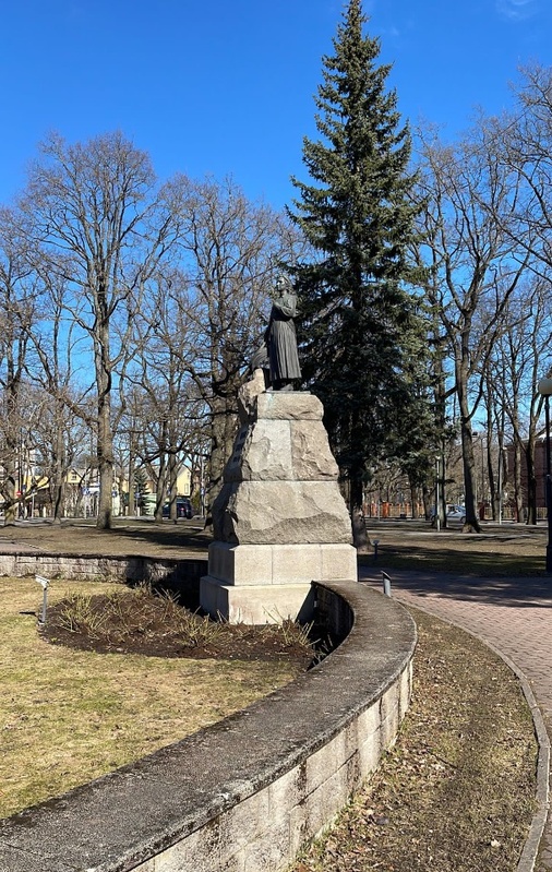 Pärnu, Lydia Koidula monument Lydia Koidula pargis rephoto