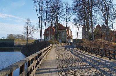 Kirderaveliin: kindlusesse viiv tee rephoto