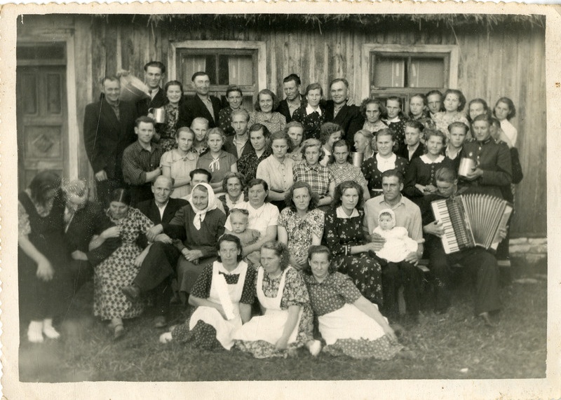 Ester ja Albert Saare lapse varrud 1950.a.-te keskpaik.
