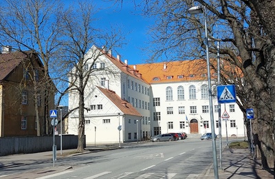 Tallinn Pelgulinna primary school of Cross 69 (arh. Herbert Johanson, 1927-29). Photos from Leo Gens rephoto