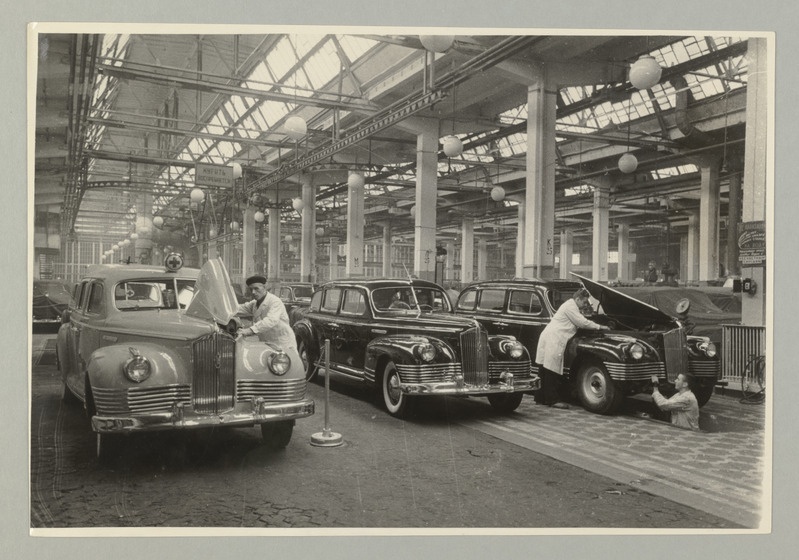 Seeria: "Valimiste puhul NSVL Ülemnõukogusse". Moskva Stalini nimelise autovabriku sõiduautode "ZIS 110" kokkumonteerimise tsehhis.