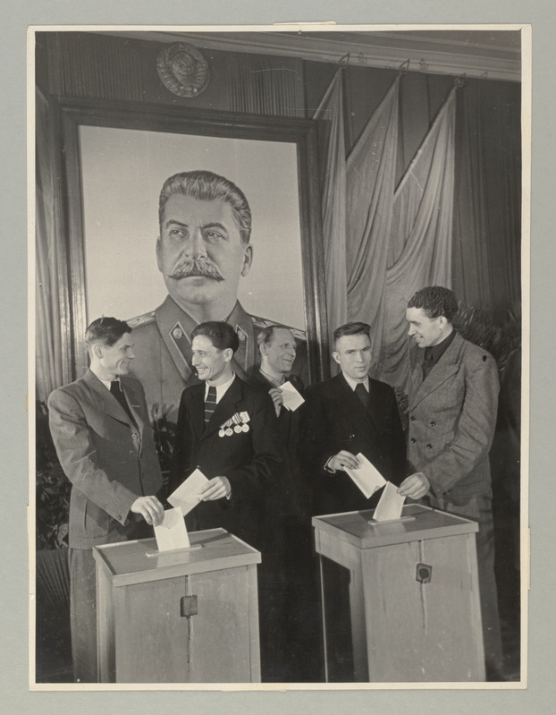 Seeria: "Valimised NSVL Ülemnõukogusse 12.märtsil 1950.a." Valimised Moskva Stalini valimisringkonna 22.valimisjaoskonnas, kus kandideeris J.V.Stalin.