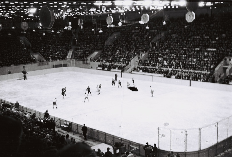Negatiiv. Jäähall Moskvas