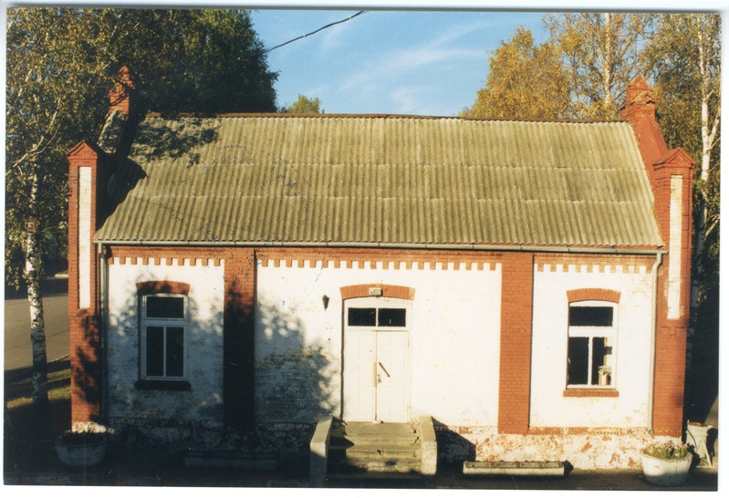 Foto albumis. Vaade kasarmuhoonele enne juurdehitust