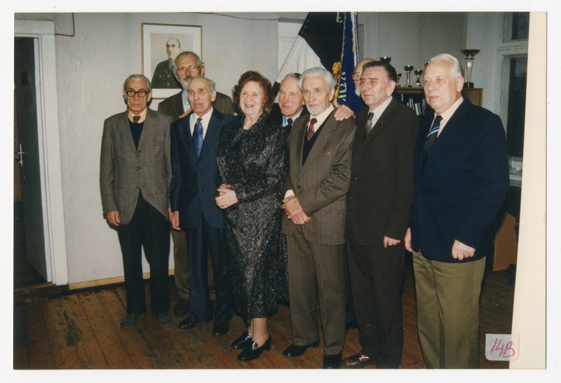 Foto albumis. Vanad sõjamehed