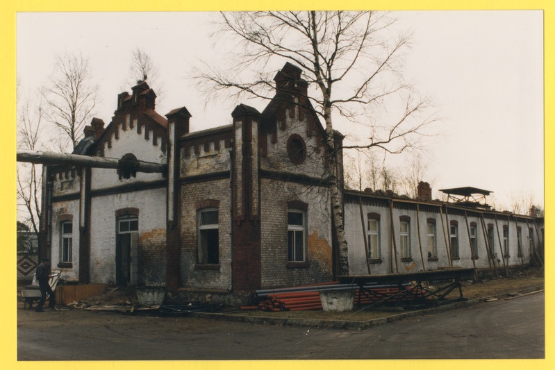 Foto albumis. Vahelae valamine