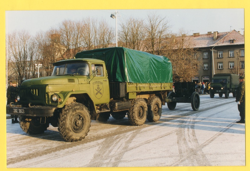 Foto albumis. Vabariigi aastapäeva paraad