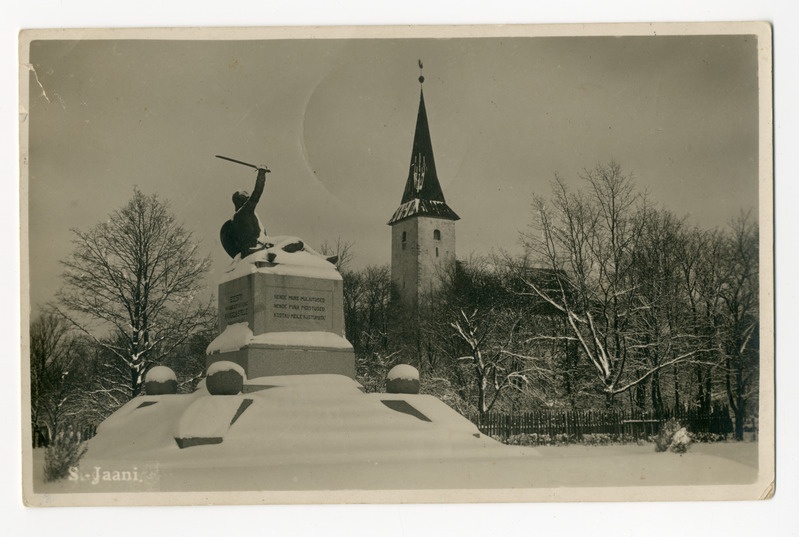 Fotopostkaart. Suure-Jaani kirik ja vabadussõja mälestusmärk. 1920ndad.