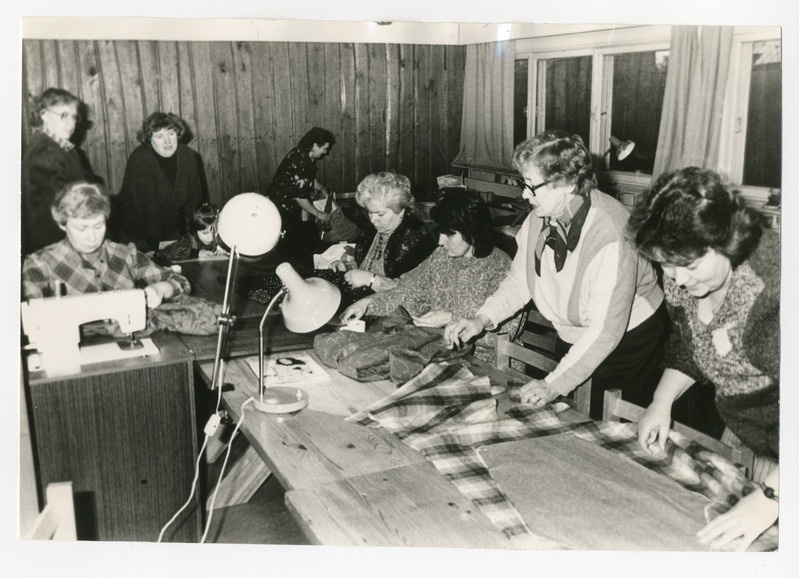 Foto. EAMS Pärnu osakonna õmblusringi kursus. 1989.a.