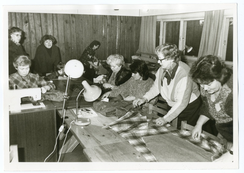 Foto. EAMS Pärnu osakonna õmblusringi kursus. 1989.a.