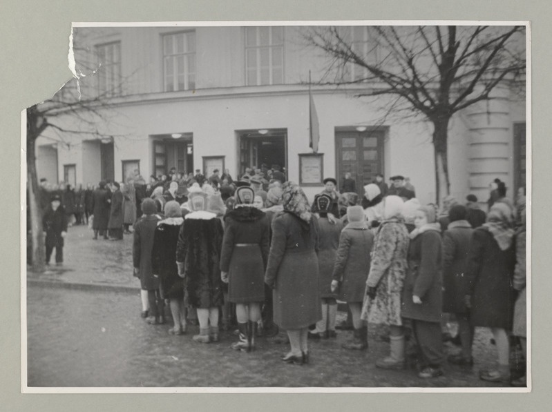 ENSV Ülemnõukogu Presiidiumi esimehe dr. Vares-Barbaruse matuselt.