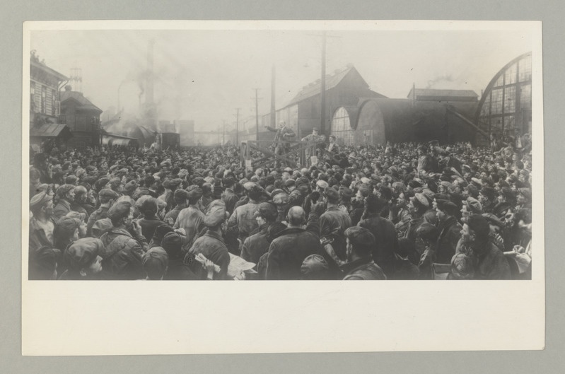 Seeria:" V.I.Lenini surmapäevaks". V.I.Lenin esinemas Putilovi tehases. Reprod. I.Brodski maalist.
