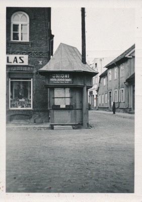 foto, Viljandi, Lossi ja Tartu tn nurk, kiosk, u 1930  duplicate photo