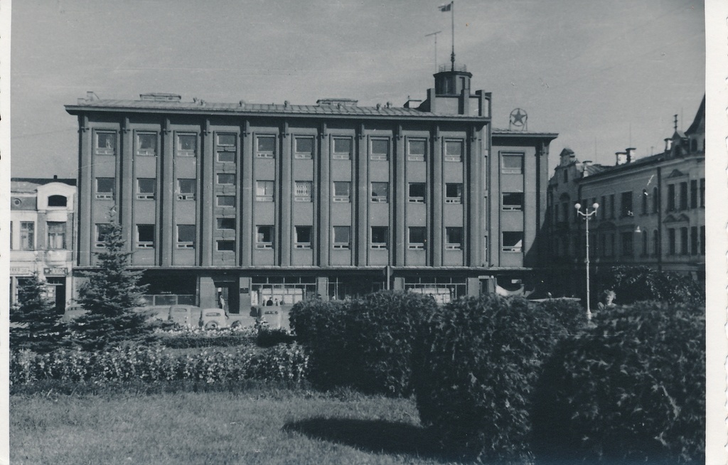 foto, Viljandi, Keskväljak, Tartu tn 11 hoone, 1957 F H.Riet
