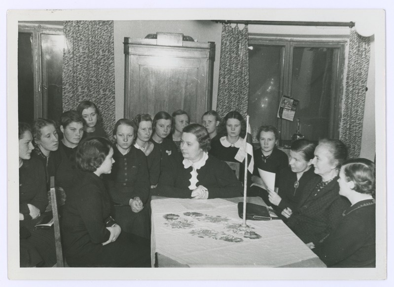 Tütarlaste eksamineerimine Kristlike Noorte Naiste Ühingus 1938. a.