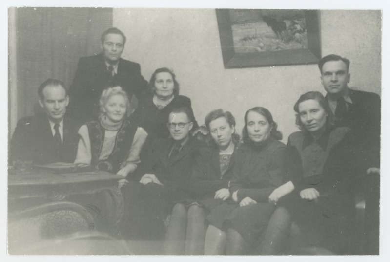 Seltskonnafoto. Alma Ruubel, Vladimir ja Sinaida Riives, Leida ja Harald Keres jt.