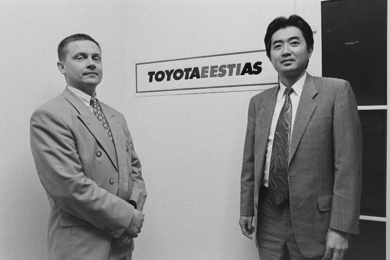Toyota Eesti AS-i peadirektor Toomas Kullerkupp ja Jaapani vahendusfirma Sumitomo Corporation president Tatsuro Tazaki.