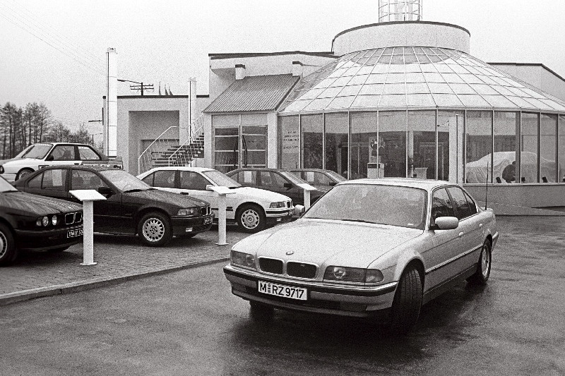 Saksa autofirma BMW esindus Paldiski maanteel.