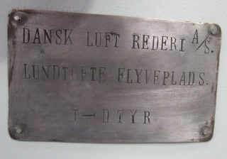 Karburator, forsøgs-, til 160 HK flymotor - Karburator for petroleum afprøvet i fly tilhørende Dansk Luftrederi A/S på
Lundtofte Flyveplads. Flyet var en Rumpler C1, der fløj i Danmark fra 1921 til
1923, hvor det huggedes op. Registreringsnummer T-DTYR.
Der findes en film med denne prøveflyvning. - Kulturstyrelsen