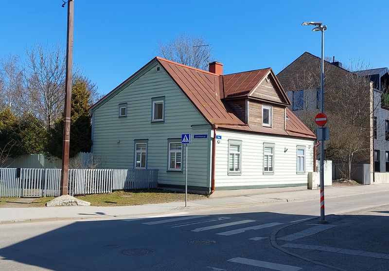 View of the building J. Nikonov Street 36, where in 1902 M.I. lived. Kalin. rephoto