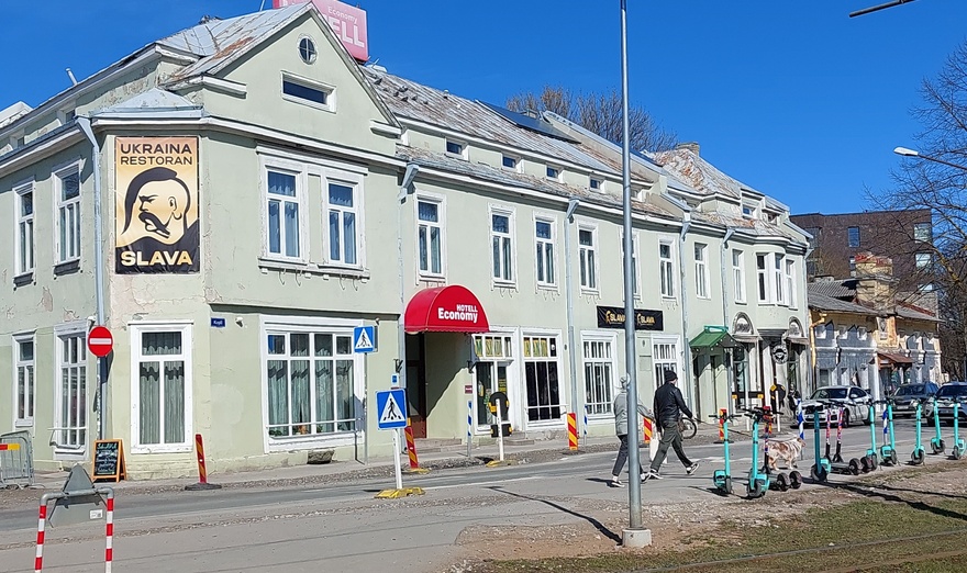 Elu- ja ärihoone Tallinnas Kopli tn, ees trammitee. Arhitekt Viktor Jenken rephoto