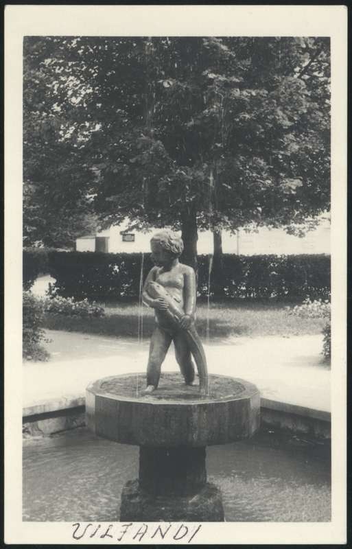 fotopostkaart, Viljandi, Laidoneri plats, purskkaev "Poiss kalaga", u 1938