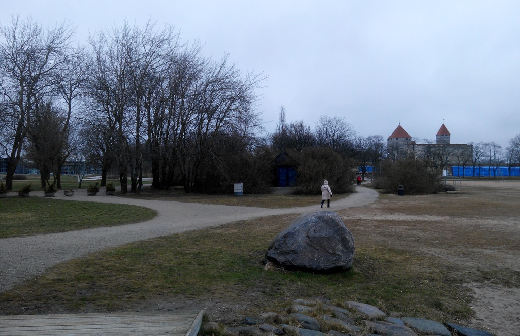 Kuressaare rand, taamal rannakohvik ja linnus rephoto