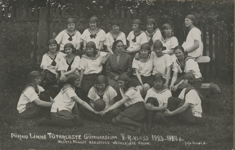 Pärnu tütarlastegümnaasiumi V klassi võimlemisgrupp