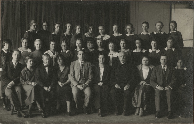 Pärnu linna tütarlastegümnaasiumi 1923.-1924. aasta klassipilt