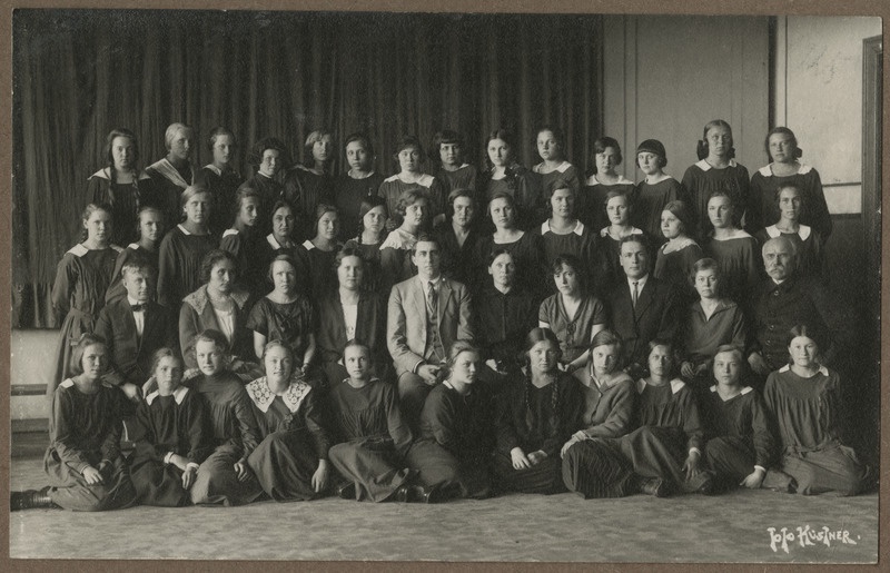 Pärnu linna tütarlastegümnaasiumi õpilased, grupifoto