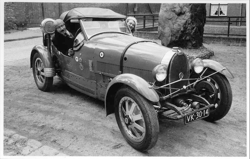 Maastricht. De Bosquetplein. Westen. G. Prick in zijn "Bugatti"., 16095