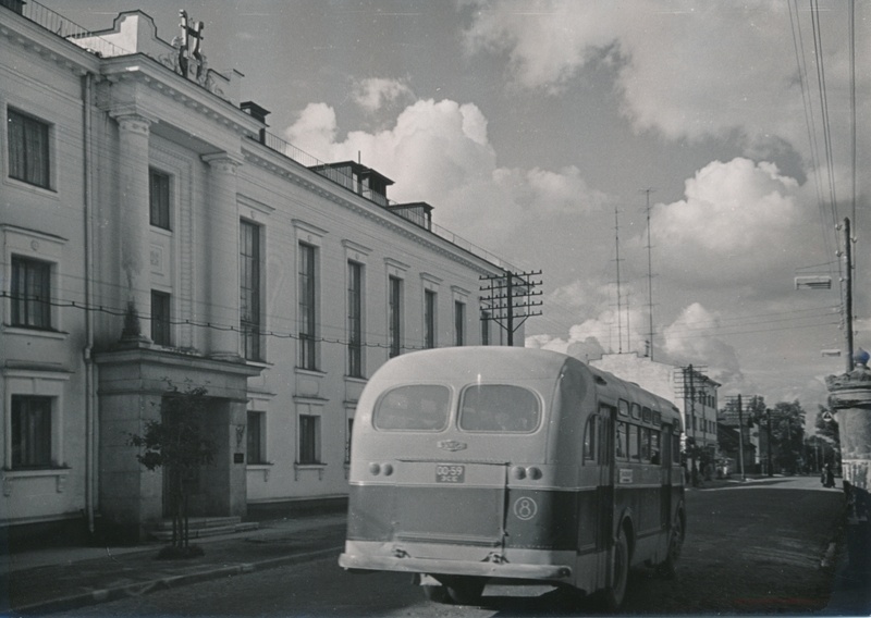 foto Viljandi, Tallinna tn, kultuurimaja, buss 1960 foto A.Kiisla