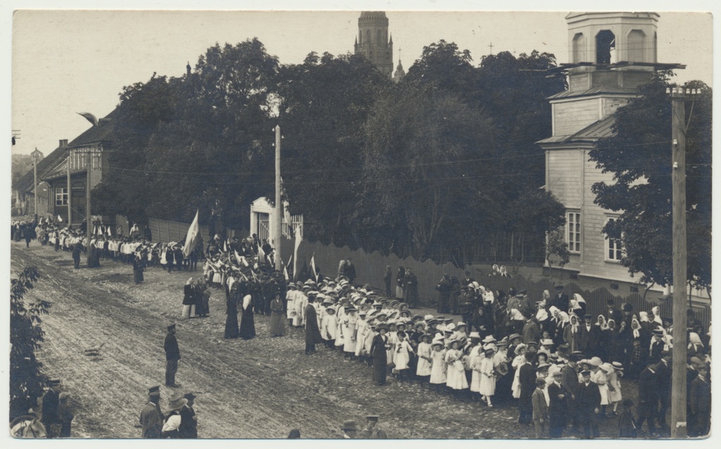 foto Laste rongkäik Vaksali tänaval