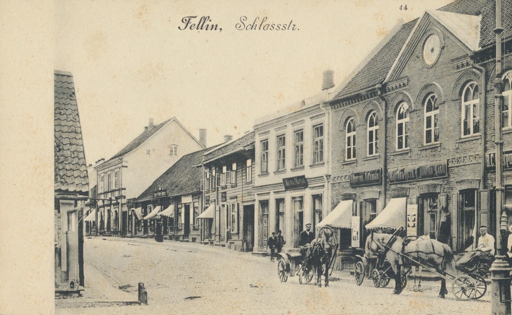 trükipostkaart, Viljandi, Lossi tn Tartu ja Oru tn vahel, voorimehed u 1910