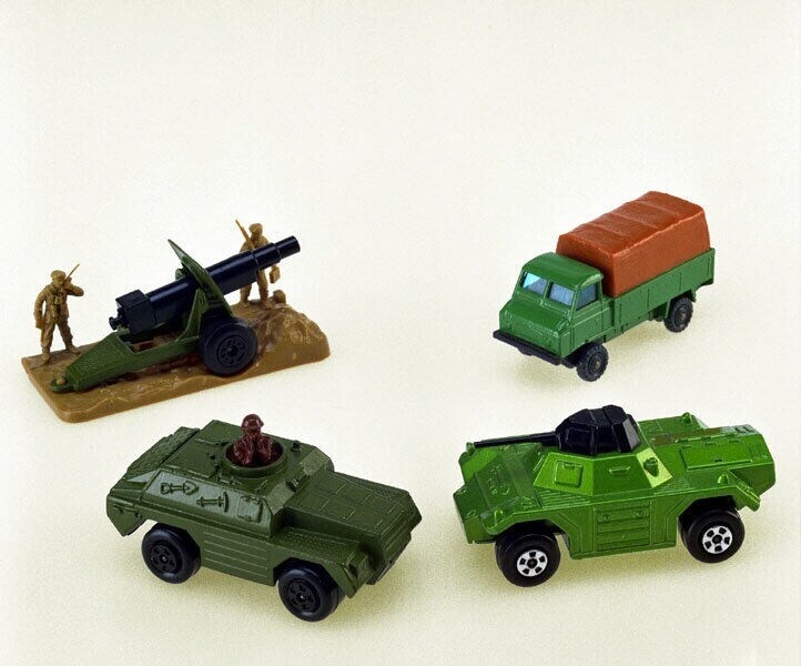 Husky Forward-Control Land Rover - Modelauto van het merk "Husky (GB)", modelnummer MB...(geen dokumentatie): vrachtwagen met open laadbak (Land Rover), kleur: groen en bruine kap (los).